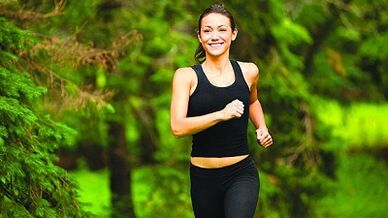 Aerobic-Übungen zum Abnehmen im Bauch- und Hüftbereich