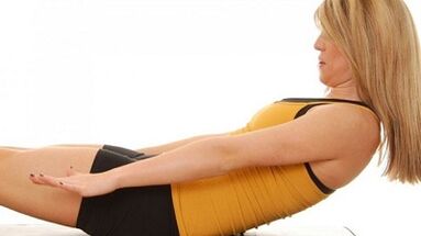 wie man Übungen zum Abnehmen an Bauch und Hüfte durchführt