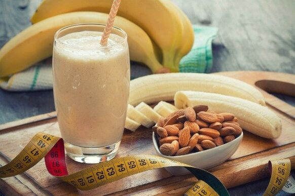 Schmutz mit Bananen und Mandeln